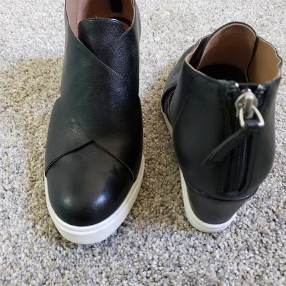 Linea Paolo Black Wedge with side cutout SZ 7M - Picture 4 of 7